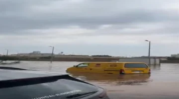 شلل حركة المرور وهبوط أرضي في تبوك وجدة بسبب الأمطار الغزيرة في السعودية 1